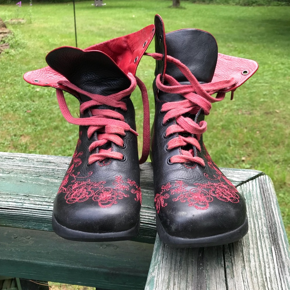Earth women’s 9.5B “Trendy” boots